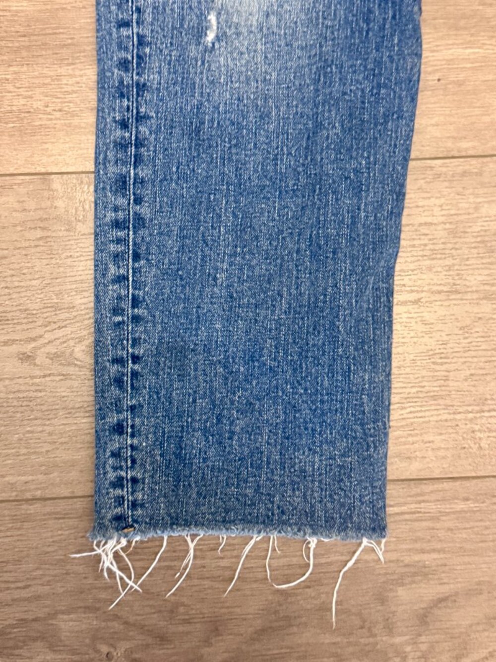 👖 Old Navy Mid-Rise Boyfriend Distressed Jeans Size 12 Raw Hem - Picture 3 of 11